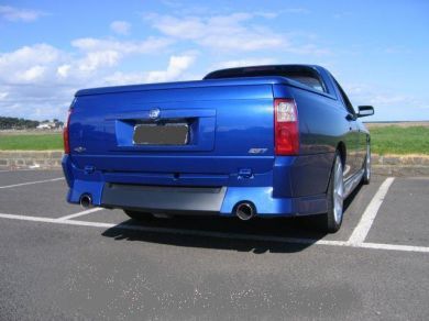 VZ MALOO REAR BUMPER WITH DUAL OUTLETS