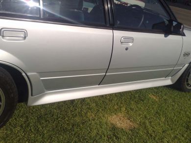 COMMODORE VK GROUP 3 SIDE SKIRTS